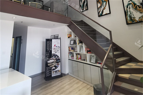 天津南开优嘉口腔诊所大厅及楼梯口