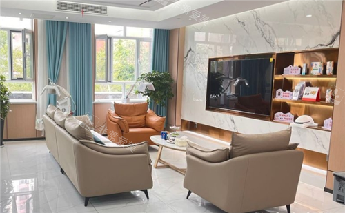 乌鲁木齐丝倍森植发候诊区