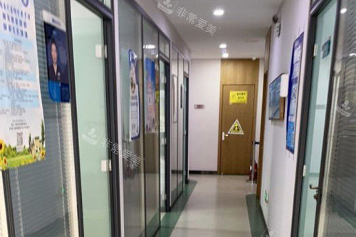 天津爱佳口腔走廊图