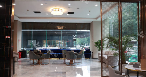 长沙亚韩医学美容医院的等待区