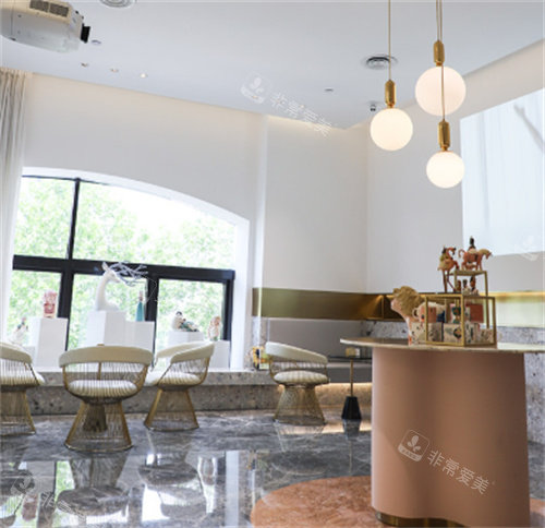 青岛博士医疗美容二楼休息区