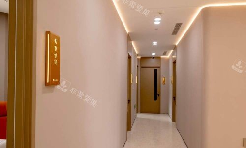 北京友康医院整形科医生诊室门口示意图