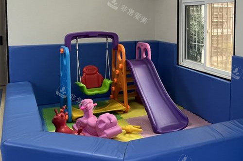 武汉和艺口腔儿童候诊区