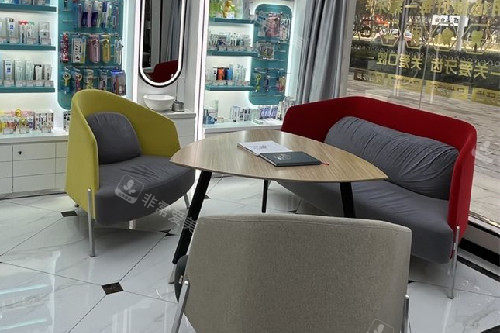 武汉和艺口腔候诊区