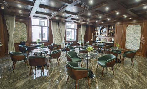 哈尔滨月几国际医美中心接待区