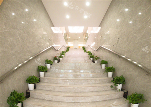 武汉诠美医疗美容门诊部电话多少？027-82775***是医院的客服电话哦！