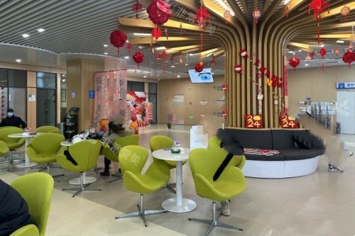 天津普瑞眼科医院候诊区