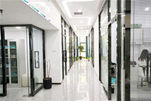 郑州贝海口腔走廊环境