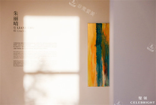 上海曼领医疗美容医院一楼展览区