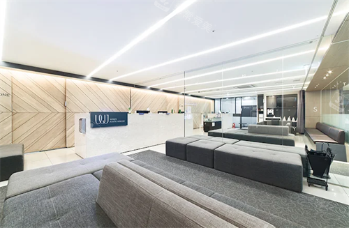 韩国原辰整形前台