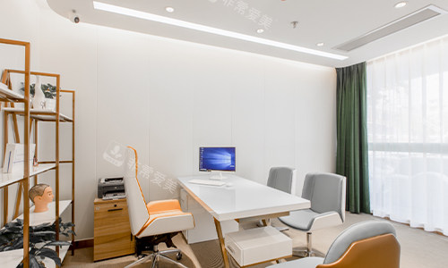 广州曙光华榜养发中心面诊室环境