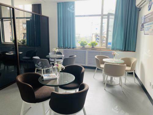 青岛华厦眼科医院等待环境示意图