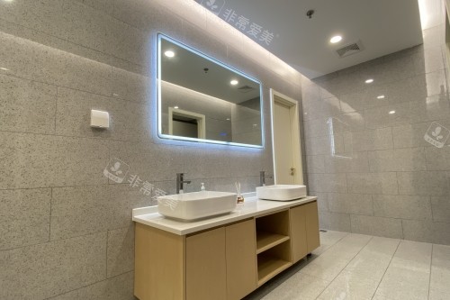 北京禾美嘉医疗美容医院二层洗手间