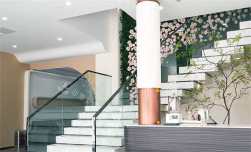 济南双华医疗美容楼梯口