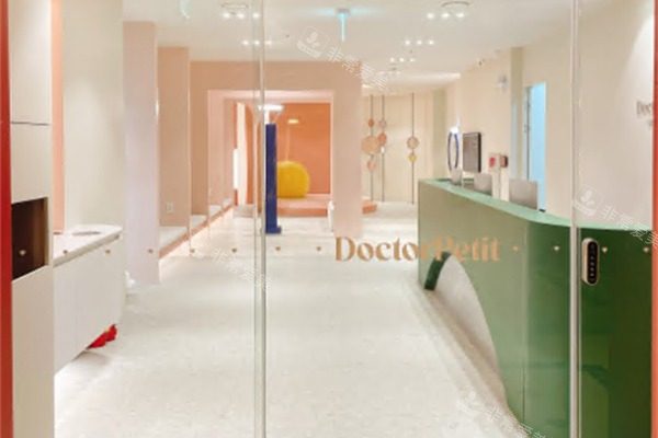 韩国朵戈芙蒂皮肤科的大门