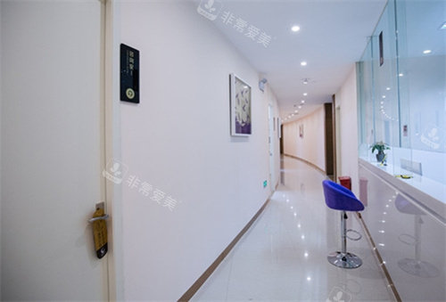 东莞爱思特医疗美容二楼走廊图