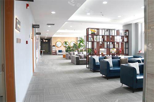 大连爱尔眼科医院三楼环境