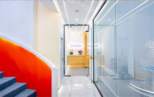 沈阳亿美齿科门诊走廊环境