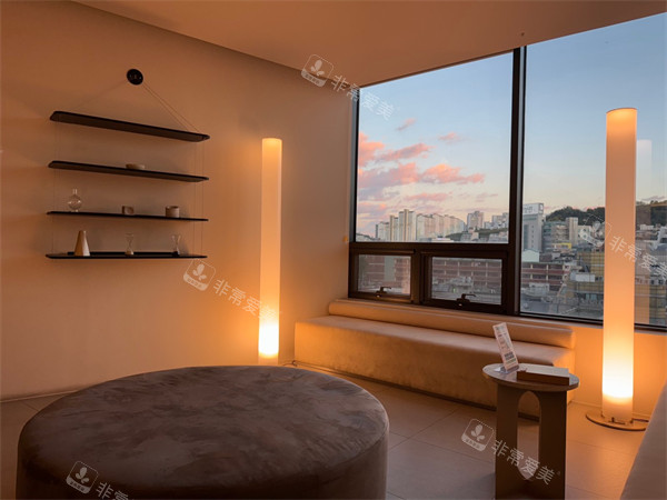 韩国弘大凯特皮肤科等候区环境