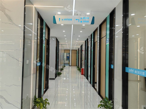 深圳格伦菲尔口腔宝坪机构走廊