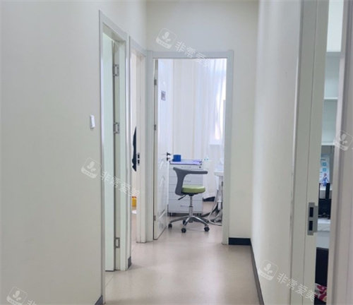 天津伊诚口腔内部走廊环境