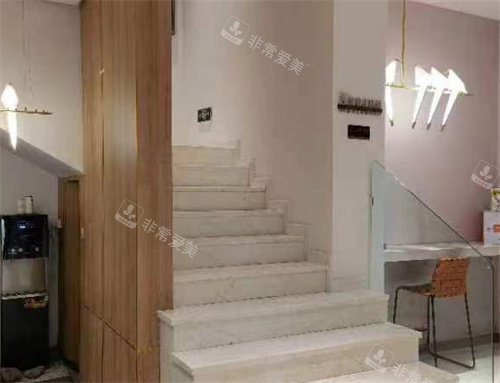 烟台美神科美医疗美容楼梯