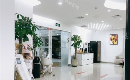 北京丰联丽格整形入口环境示意图