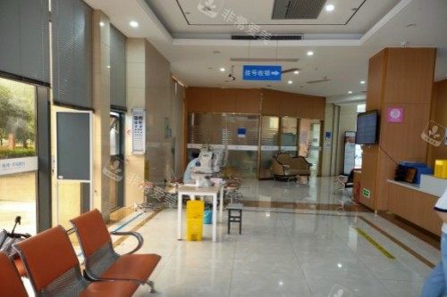 杭州华厦眼科医院门口