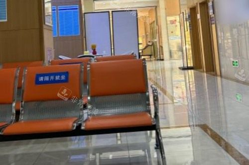 杭州华厦眼科医院候诊区