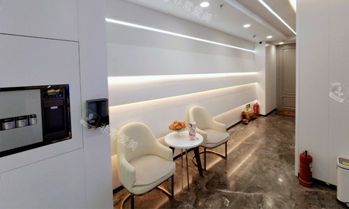 哈尔滨臻美整形门诊部2楼等待区