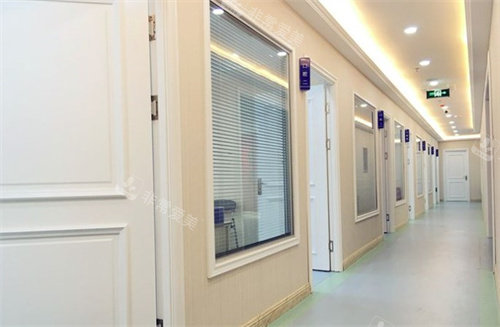 沈阳欢乐口腔医院走廊