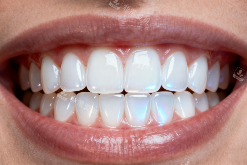 整洁健康牙齿卡通图