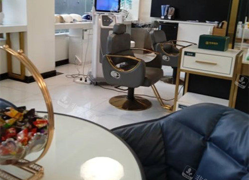 成都恒博植发内部等候区环境