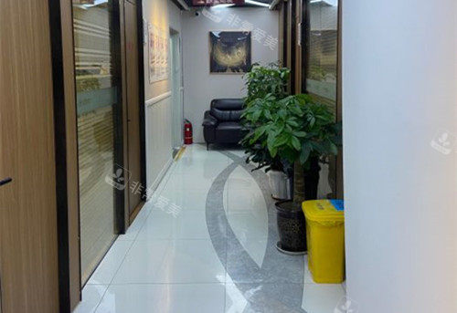 成都恒博植发内部过道环境
