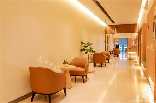 上海曼领医疗美容医院等候区照片