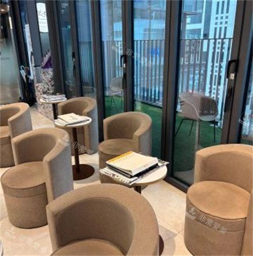 韩国本颜整形外科休息区