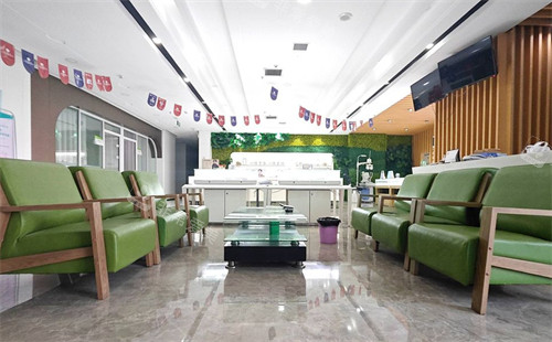 郑州奥弗克眼科等候区