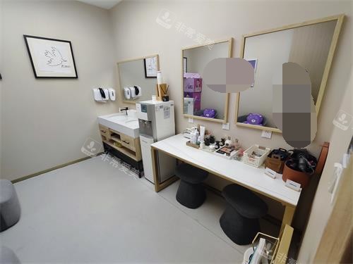 北京蕾士悦容医疗美容化妆架