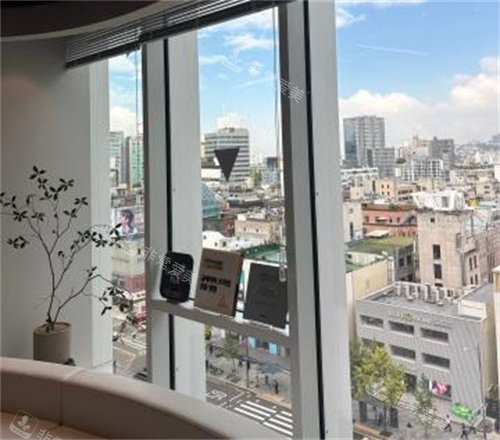 本杰明皮肤科窗边环境