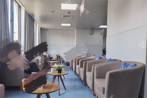 上海伯思立醫(yī)療美容門診部休息區(qū)環(huán)境