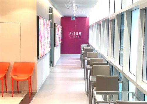 韩国ppeum皮肤科江南店等待区环境