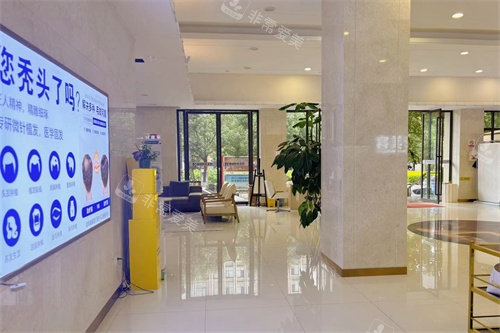 昆明源生植发医院地址在哪里？官渡区吴井路第三人民医院左侧佴家湾4号3幢一层二层，支持提前预约！