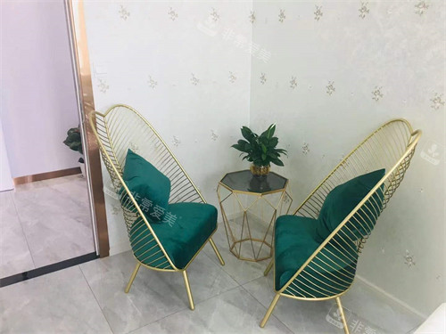 昆明丽美丽莎医疗美容门诊部休息区一角