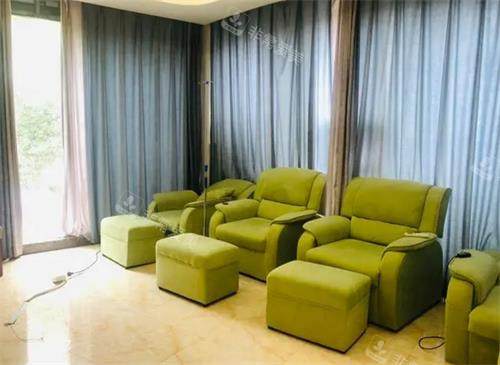 景德镇圣嘉丽医疗美容门诊部休息区