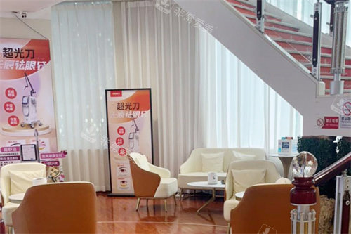 九江圣嘉丽医疗美容一楼休息区