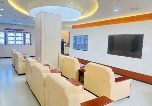 武汉虎泉口腔医院院内等候区环境