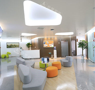 昆大疤痕医院休息区