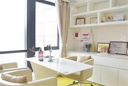 广州华美整形咨询室