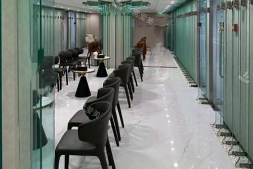 成都艺星整形内部休息等待区环境