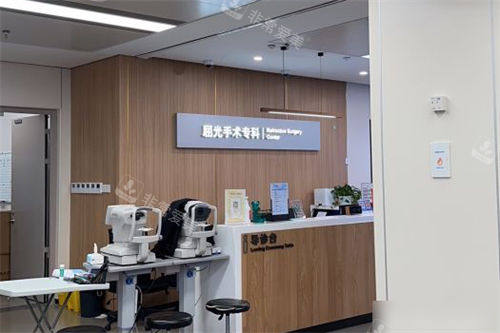 南昌普瑞眼科医院屈光手术专科导诊台